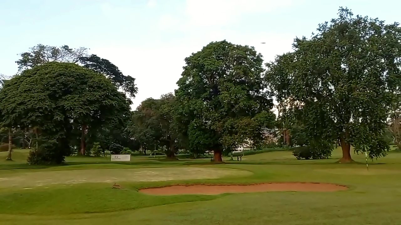 Green et bunker par temps clair